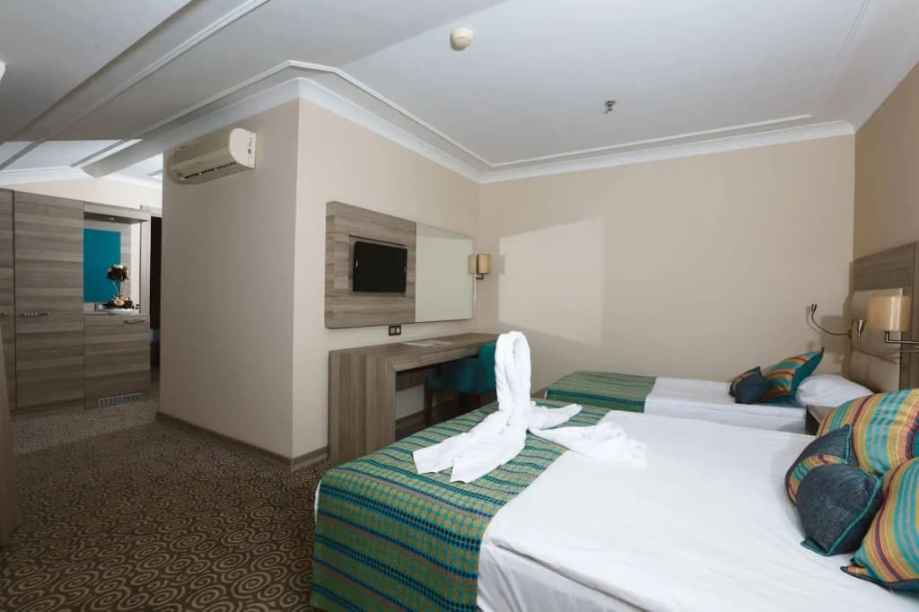 Insula Resort & Spa - photo 7