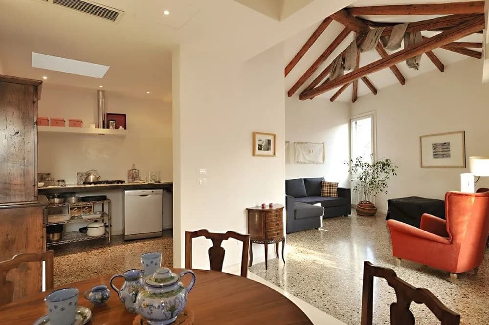 Venice Rialto Apartment With Balcony - photo 6