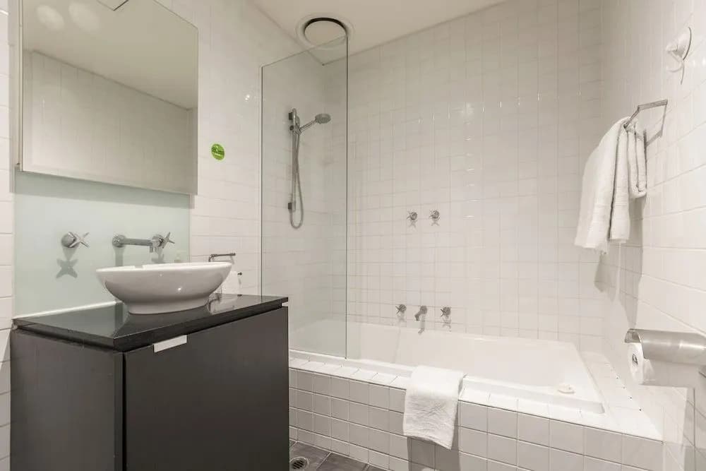 Absolute Collins Apartments - photo 8