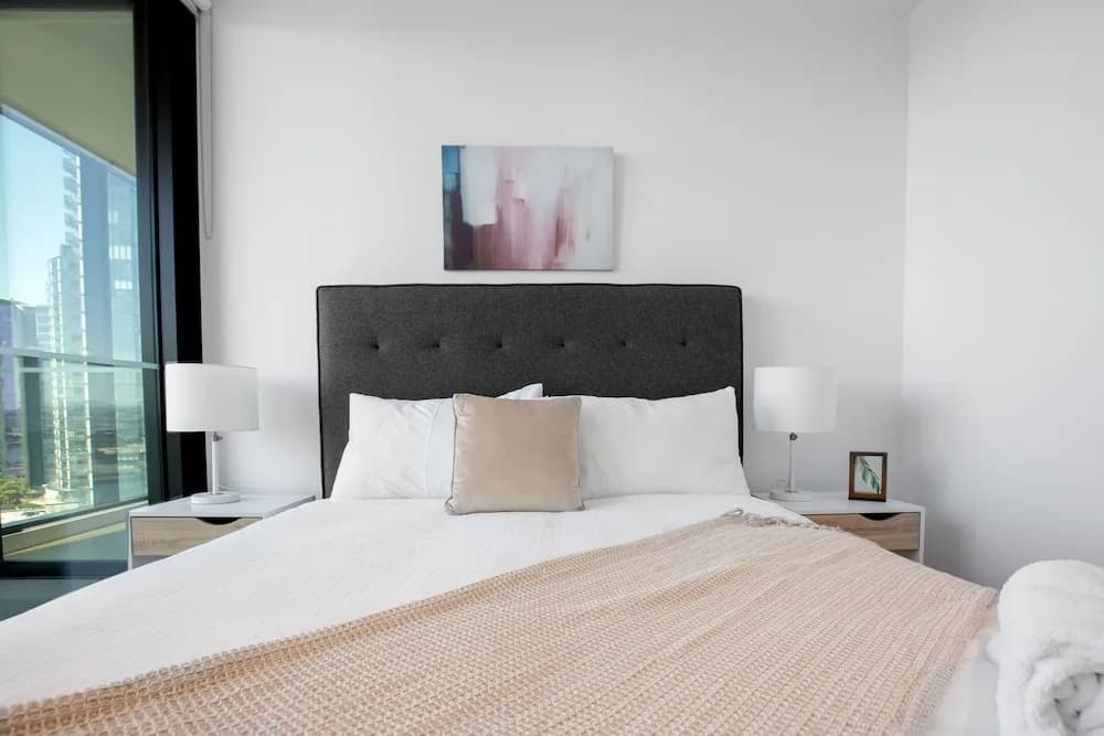 Central Melbourne 2br2bt APT on Collins St+parking - photo 2