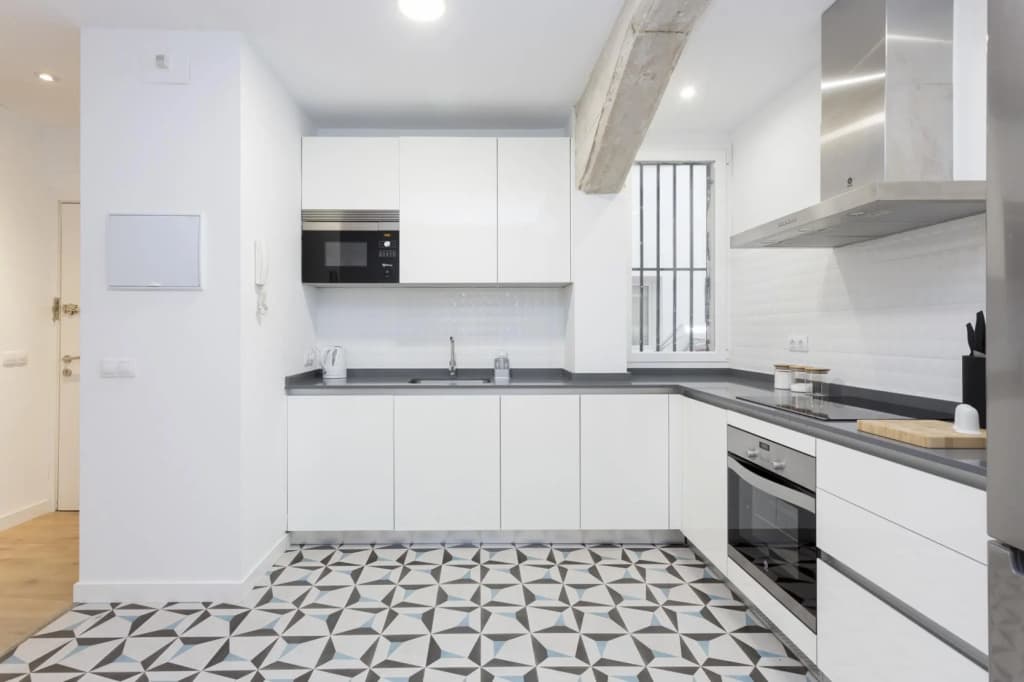 Modern & Chic 2BR/2BA apartment in trendy Chueca - photo 12