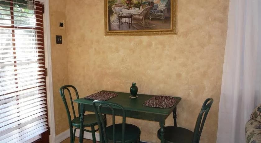 Woodland Hills Calabasas Guesthouses - main photo