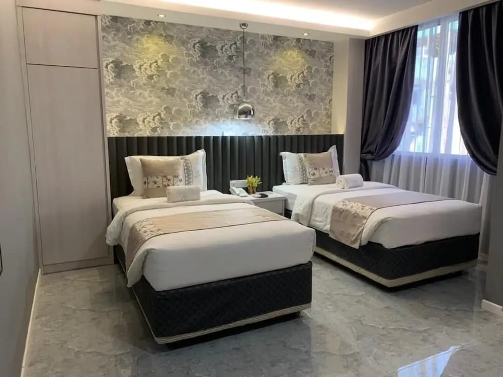 Red City Hotel - photo 2