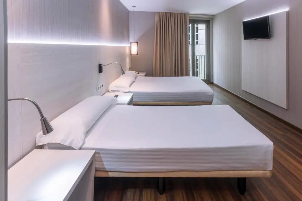 Hostal Operaramblas - photo 6