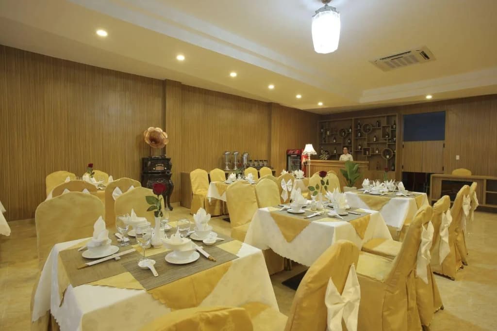 Red Palace Hotel - photo 13
