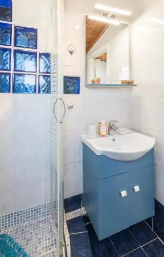 Top Floor Studio Near Metro - photo 9