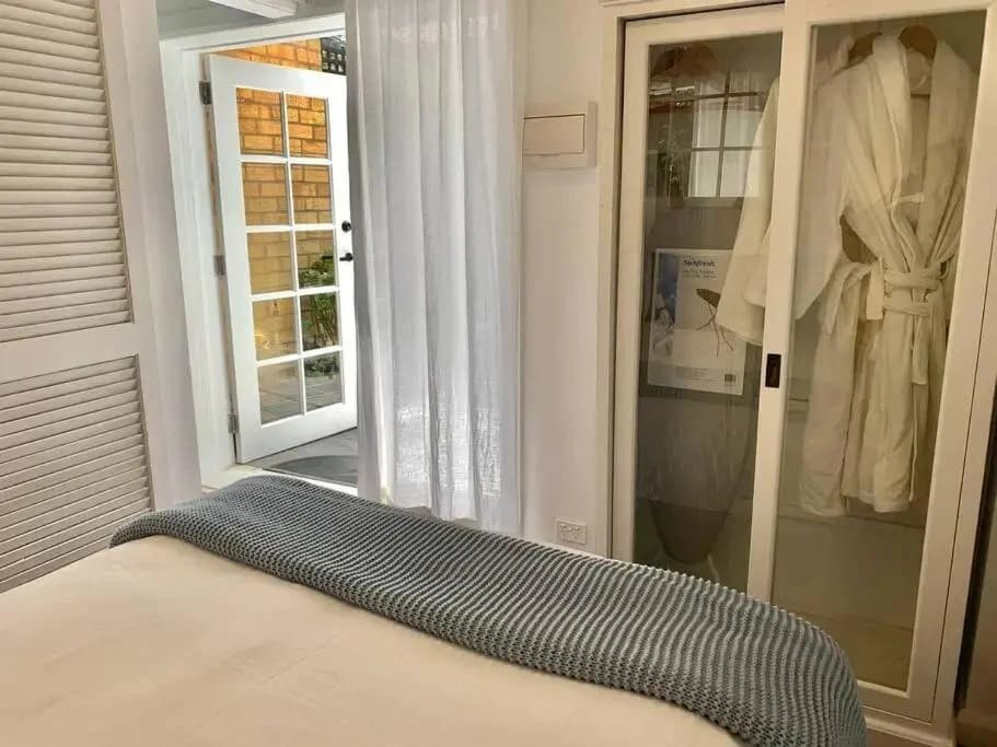 Stylish Private Studio, Close to Beach, WIFI, Parking - photo 2