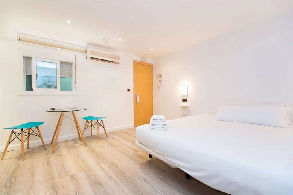 AinB Las Ramblas Colón Apartments - photo 3