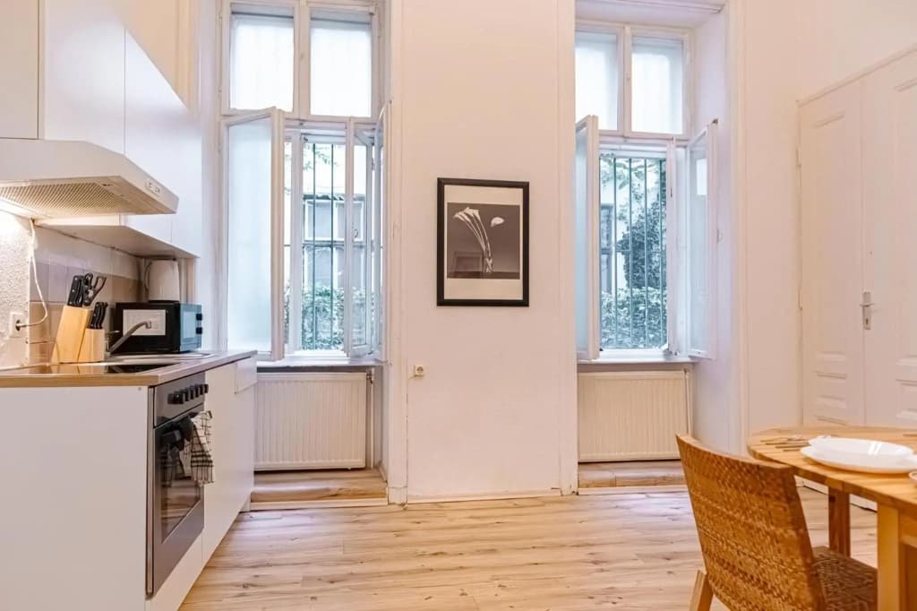 Chic Apartment - Very Central and Well Connected - photo 9