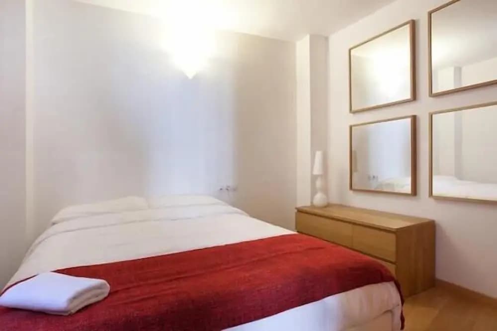 Park Guell Apartments - photo 2