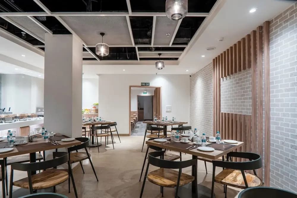 Hotel Le Roi Express Karol Bagh - photo 33