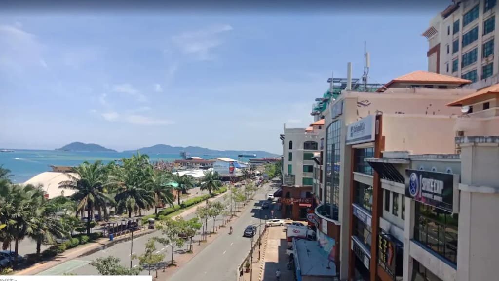 Homy Seafront Hostel - photo 13