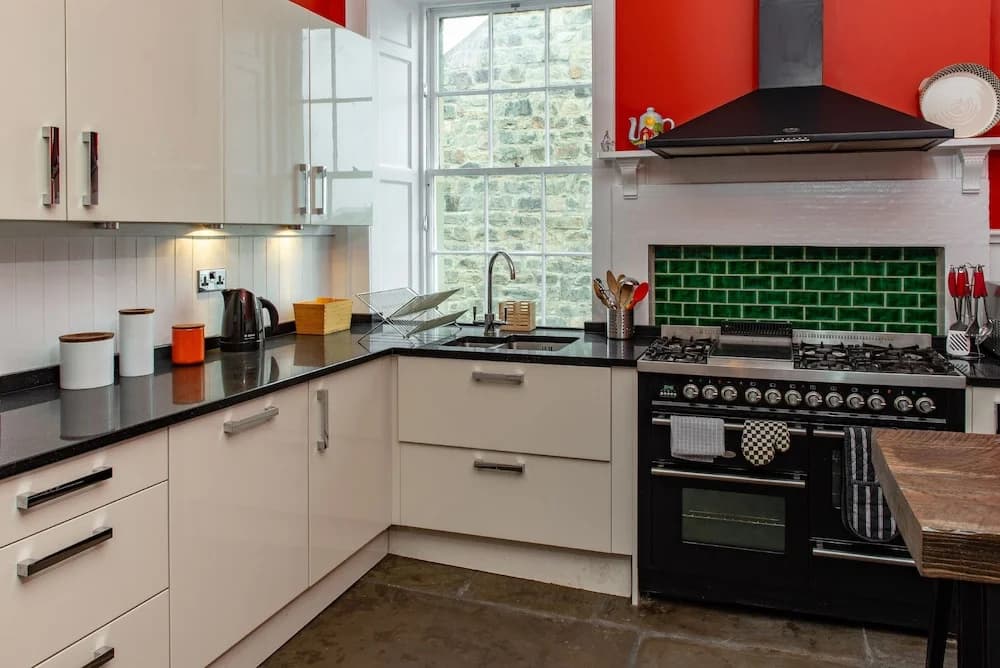 Stunning 4 Bedroom Central Edinburgh - photo 14