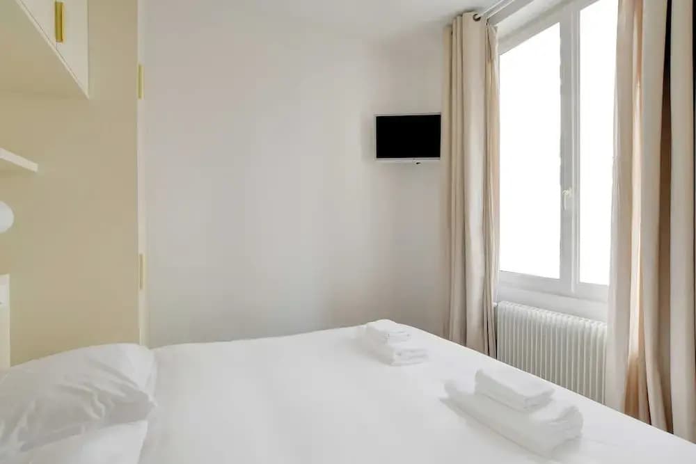 Elegant Apartment -2br/6p - Pere Lachaise - photo 5
