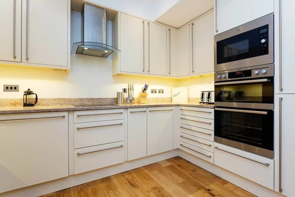 Elgin Crescent Apartment - photo 15