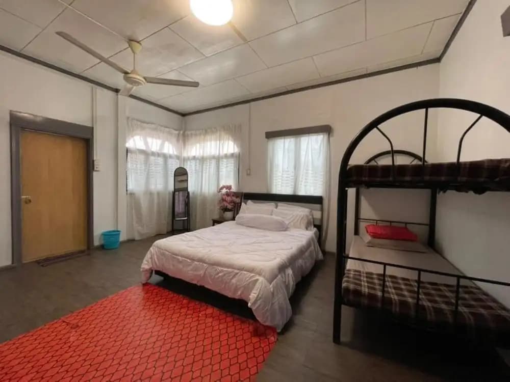 OYO Home 90349 Anique Hoemstay - photo 2