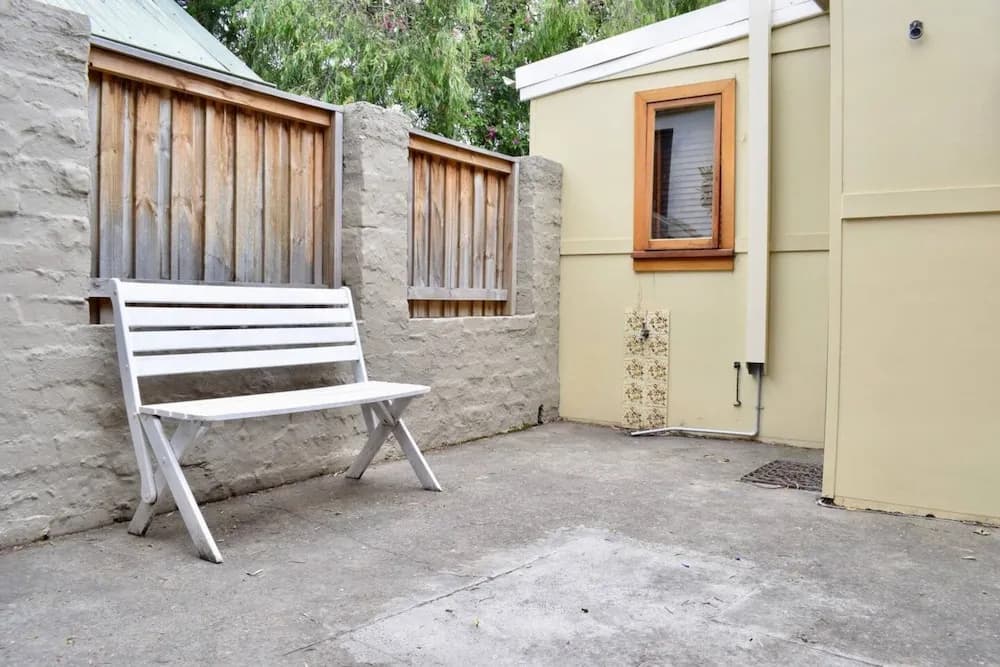 Stylish Cute Cottage in McMahons Point - photo 9