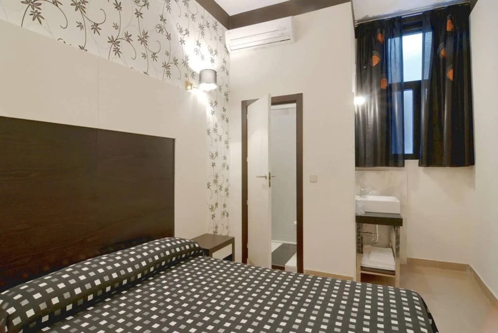 Alhambra Suites - photo 7