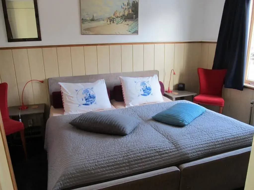 Houseboat under the Mill - photo 6