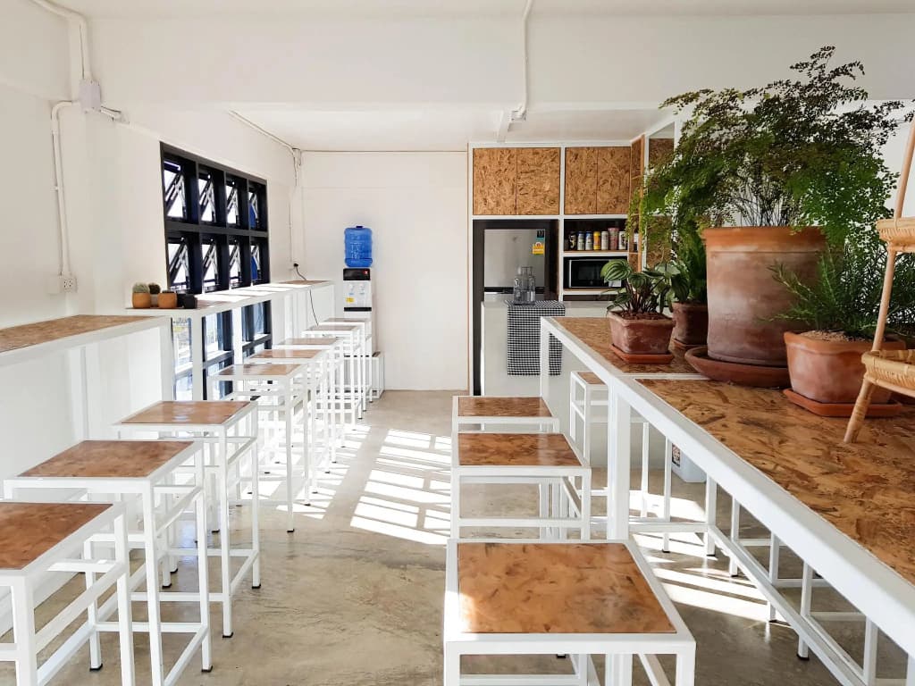 Baan Phuen Hostel & Rooftop Bar - photo 6