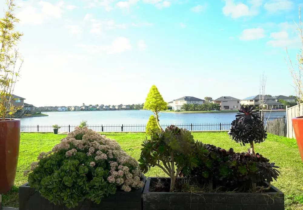 Waterfront Villa in Sanctuary Lakes - photo 9
