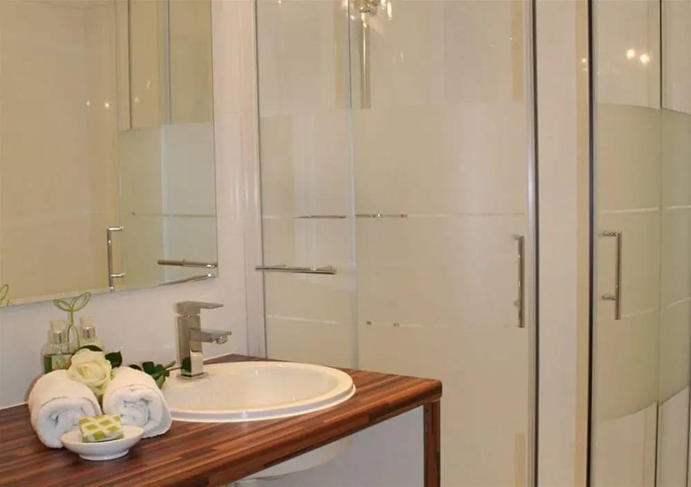 Blue Danube Apartments - photo 7