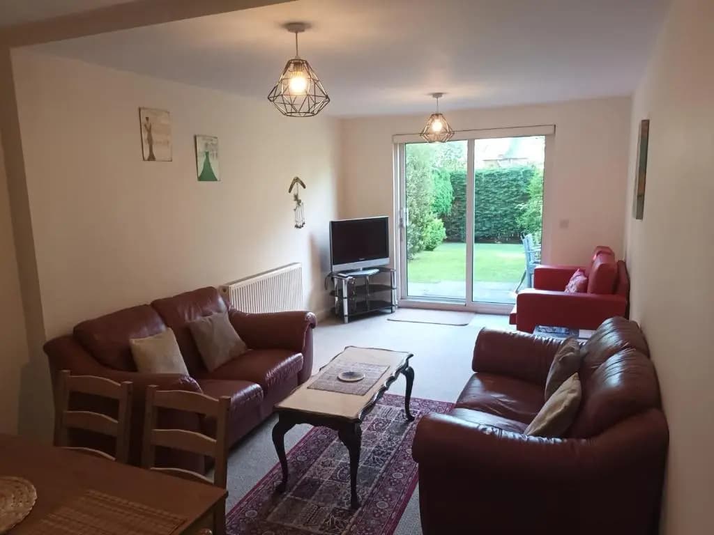 Central Modern Apartment with Free Parking And Private Garden - photo 5