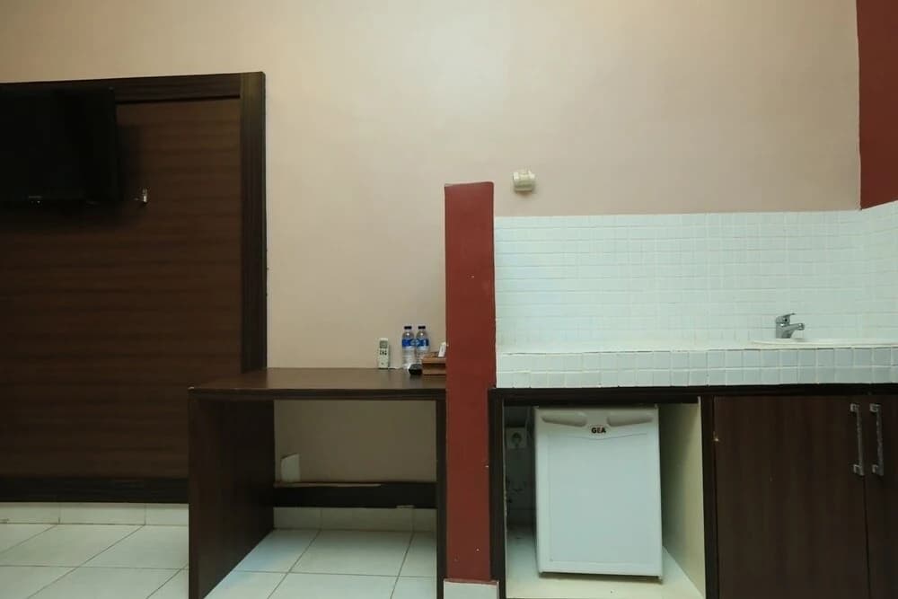 RedDoorz @ Dewi Sri - photo 13