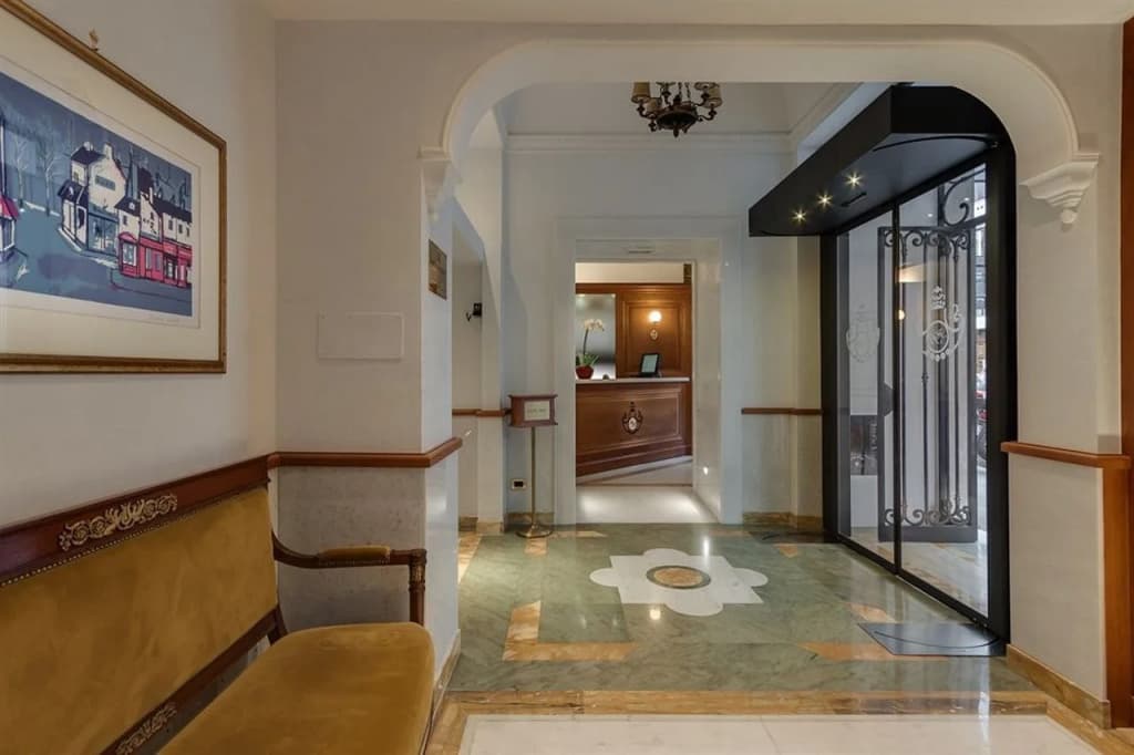 Hotel Borromeo - photo 12