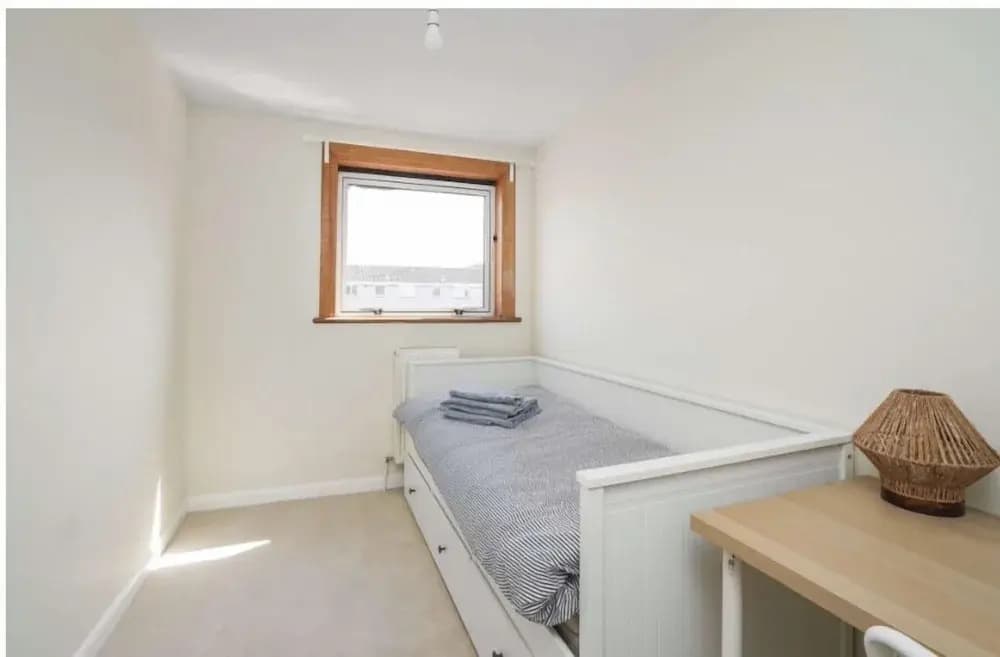 2-Bedroom Home with Parking and Garden - photo 5