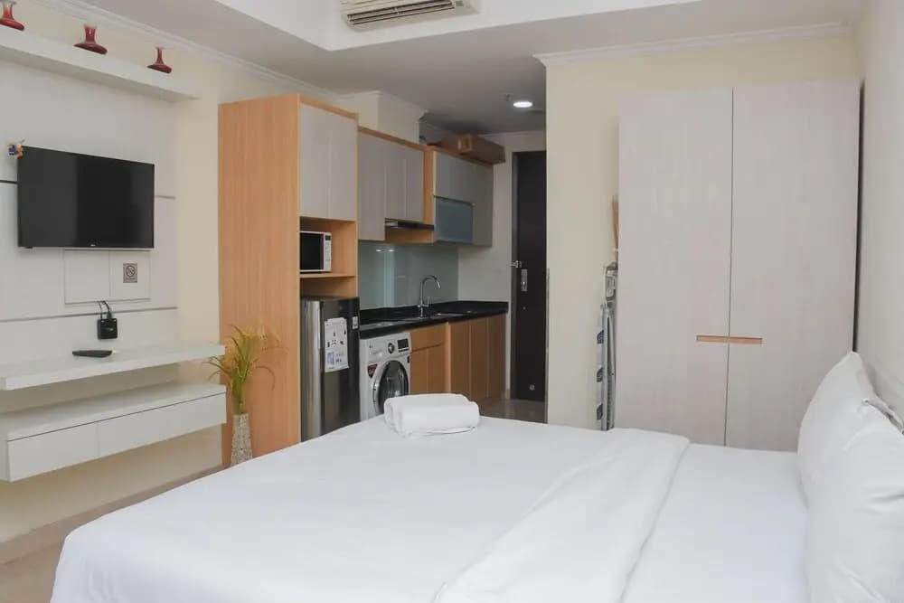 Spacious and Nice Studio at Menteng Park Apartment - photo 5
