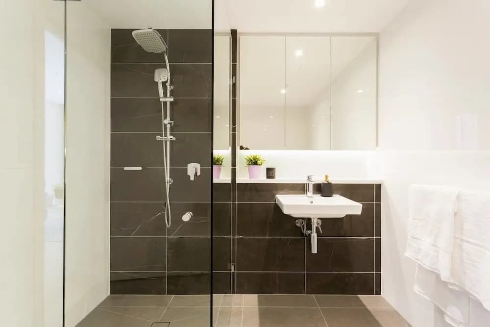 Chic Designer Apartment in Olympic Park + Parking - photo 7