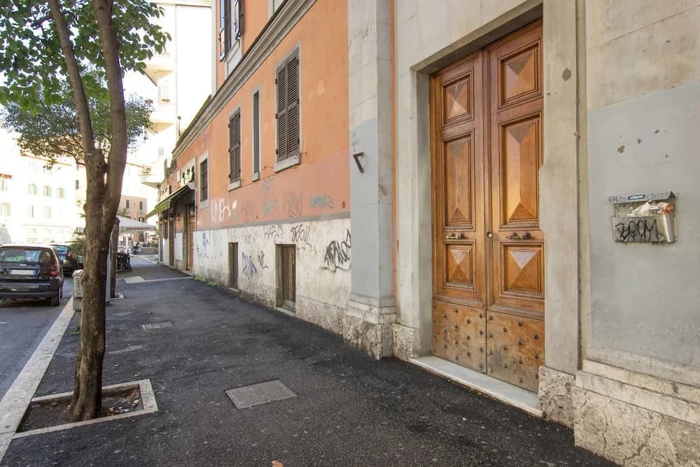 Violet Vatican Apartment - main photo