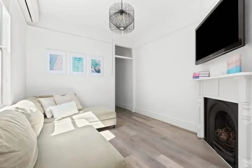 Peaceful 2 Bedroom With Private Backyard and BBQ - photo 15