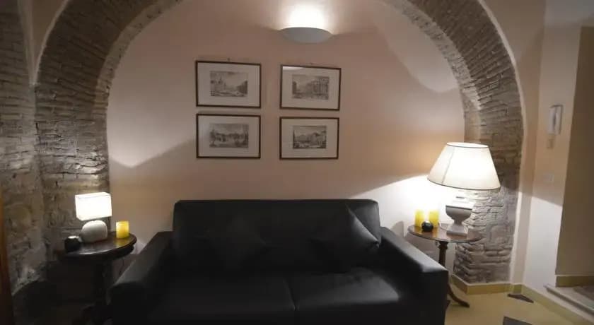 Luxury Art Apt With Terrace in Trastevere, Serviced by Hostmaker - photo 3