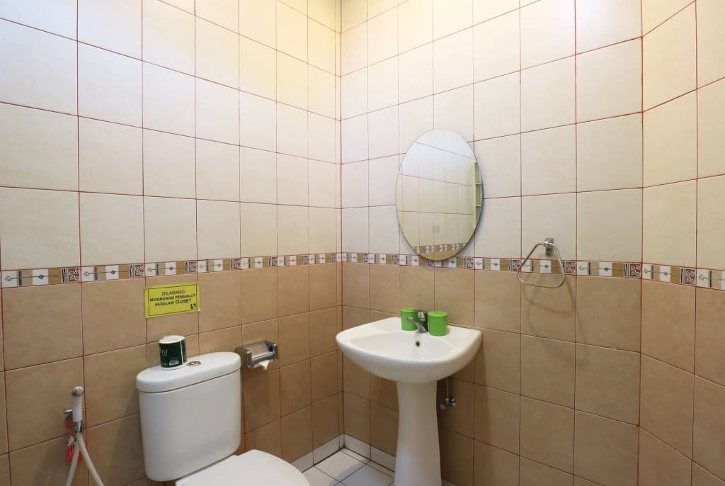 678 Hotel Cawang - photo 9