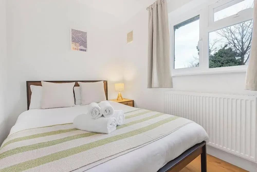 Spacious 3-bed House With car Park Near Heathrow - photo 2