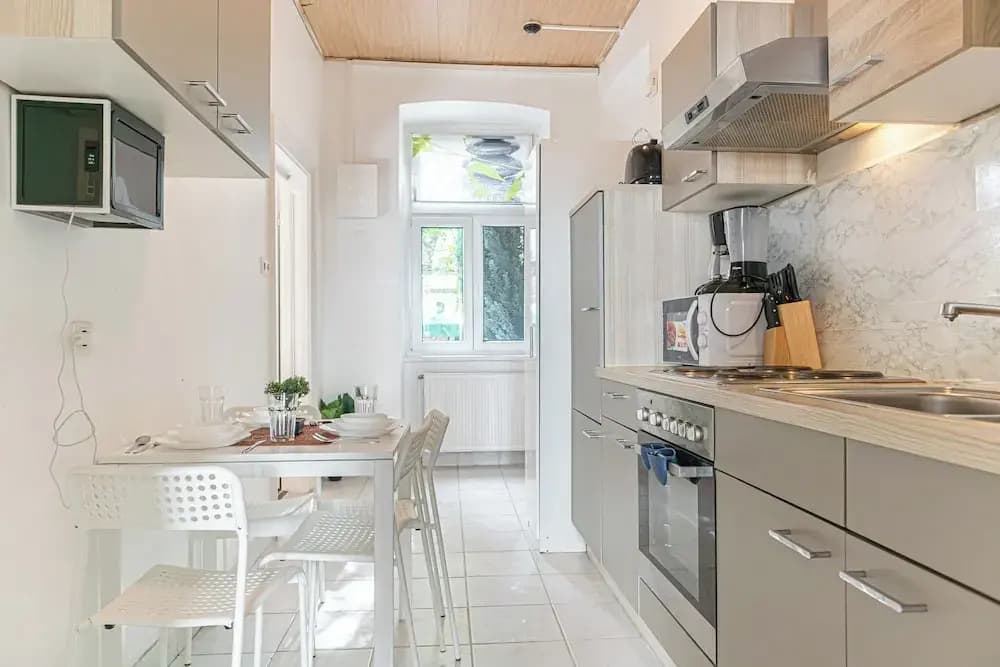 Beautiful 2BR Apt Near Meidling Station - photo 11