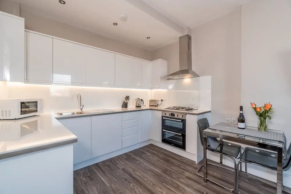 Silver Lining Charming Meadowbank Flat - photo 12