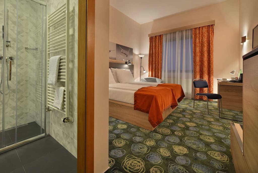 Ramada by Wyndham Airport Prague - photo 4