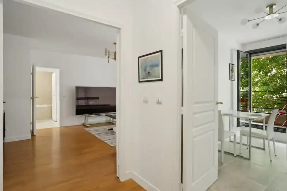 Elegant New Apartment With Balcony in the 16th - M - photo 2