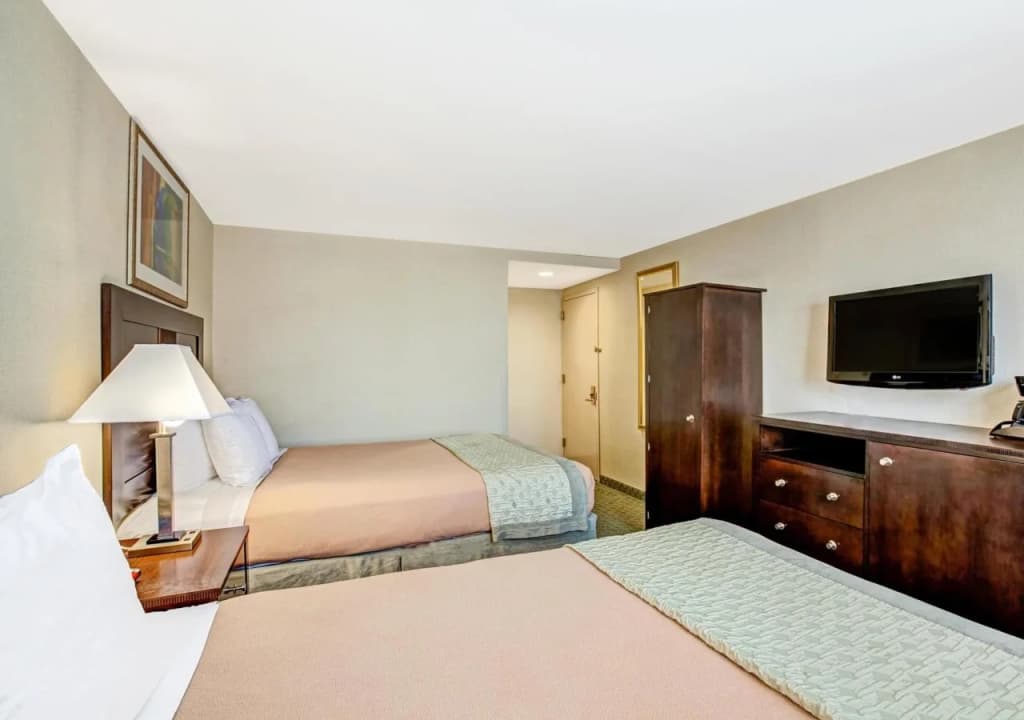 Ramada by Wyndham Jamaica/Queens - photo 2