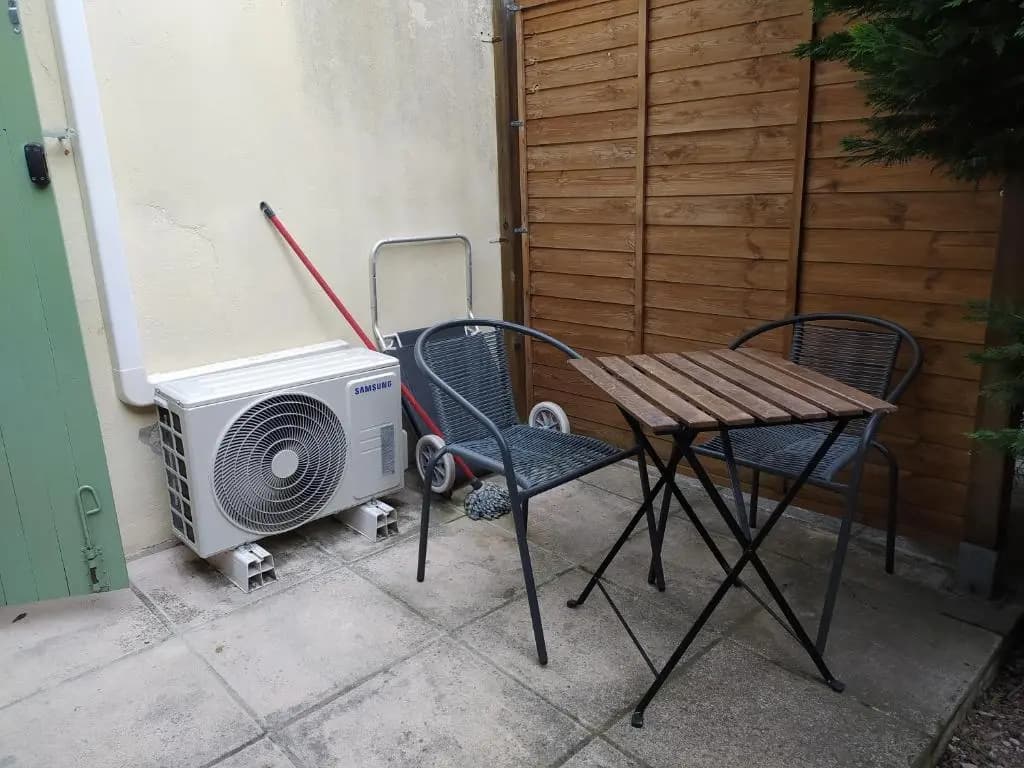 Petit Studio, terrasse, jardinet, climatisation, wifi - main photo