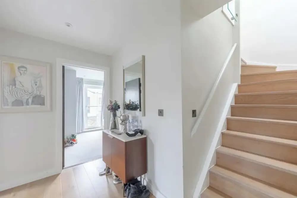 Sleek & Spacious 2BD Flat - Clapham - photo 11
