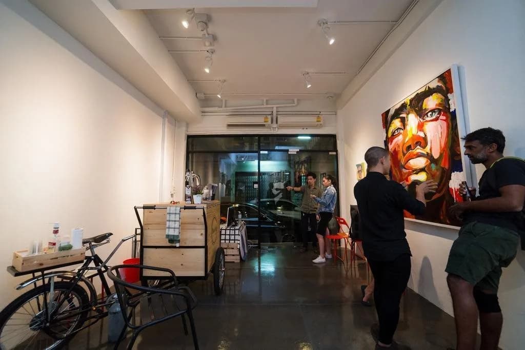 Lit Up Hostel & Gallery - photo 18