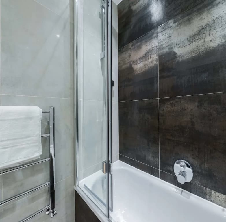 Ealing Studio Apartments - photo 8