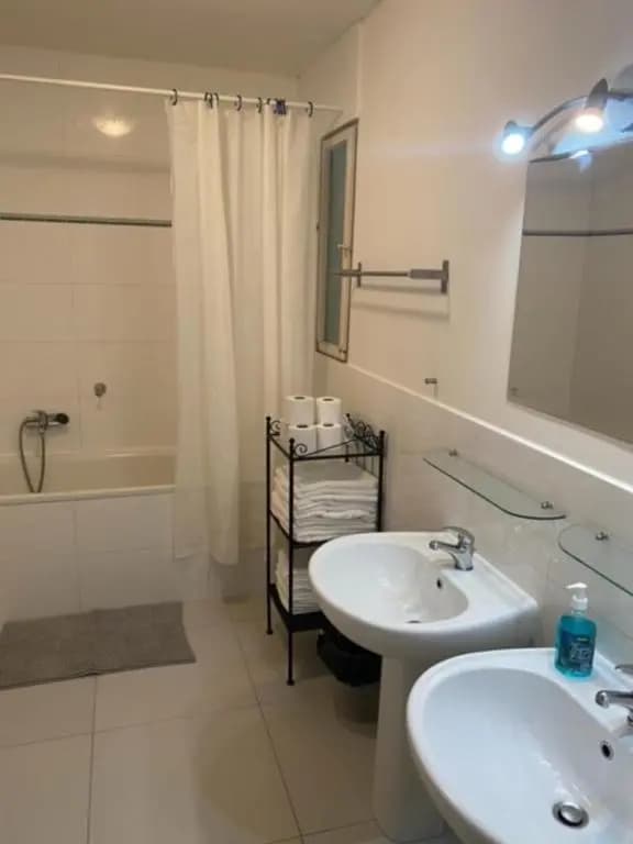 3 Bed Flat - Sleeps 10 - Pets - Smoking - Parking - photo 8