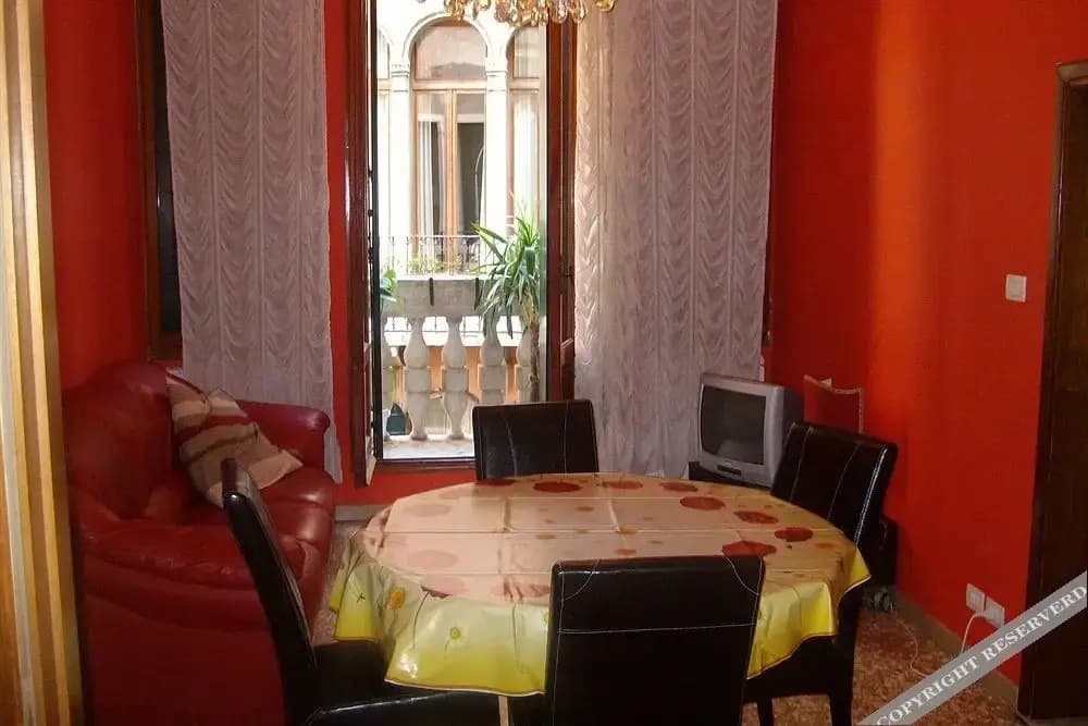 Sunny Venice Apartment - photo 19