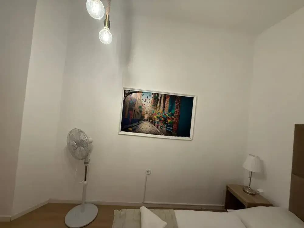 Affordable 2BR Apt Superb Location - photo 7