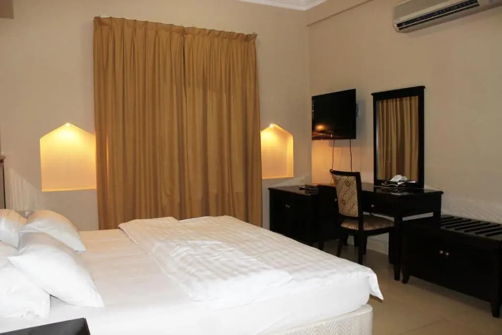 Gulf Crown Hotel Apartment - photo 7